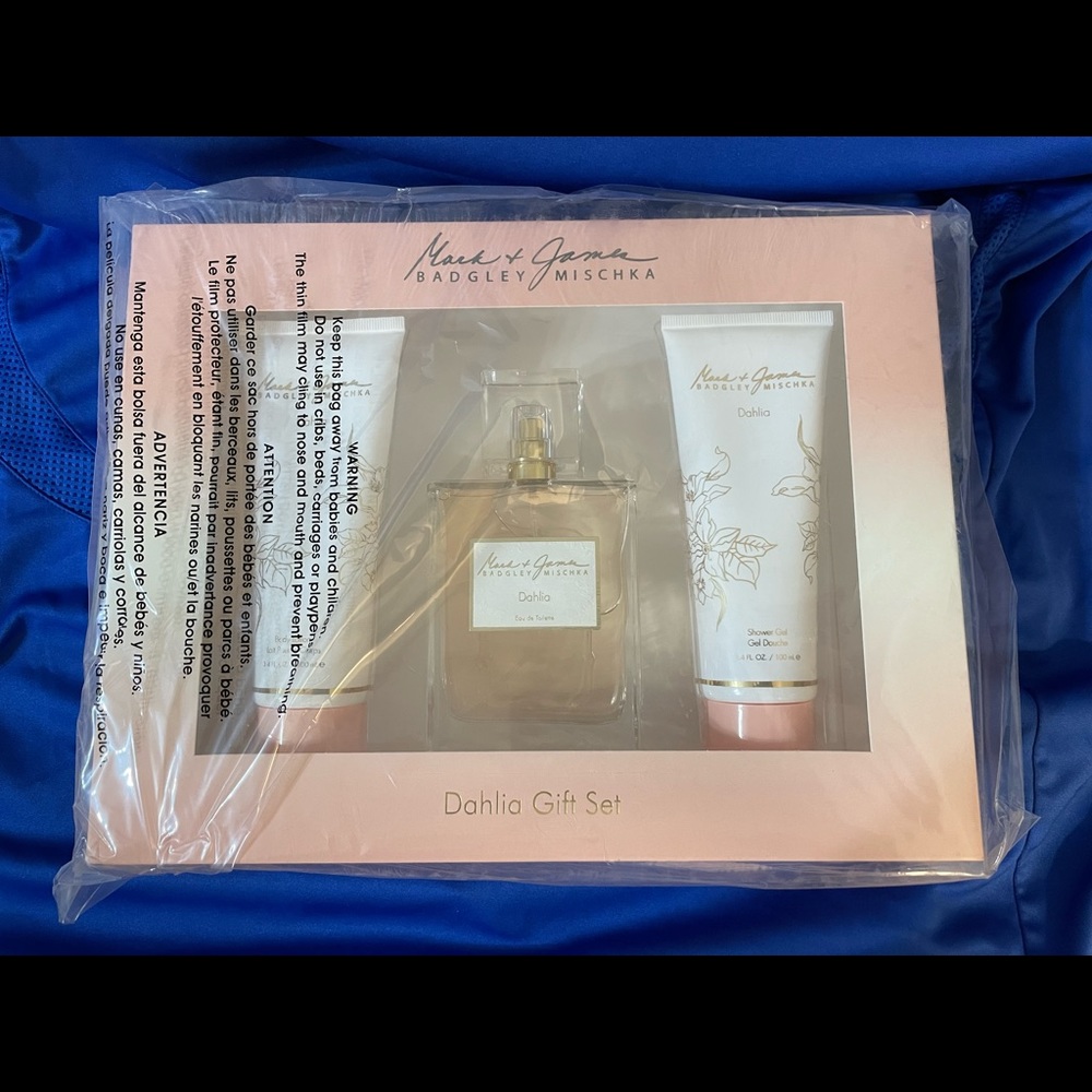 Designer Badgley Mischka Dahlia Gift Set